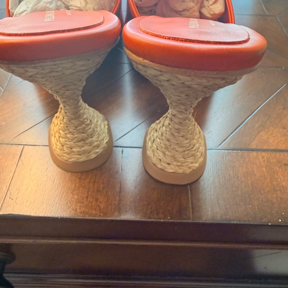 Paloma Barcelo Bridgette Nappa Niccola Sandals in Orange. - Picture 6 of 9